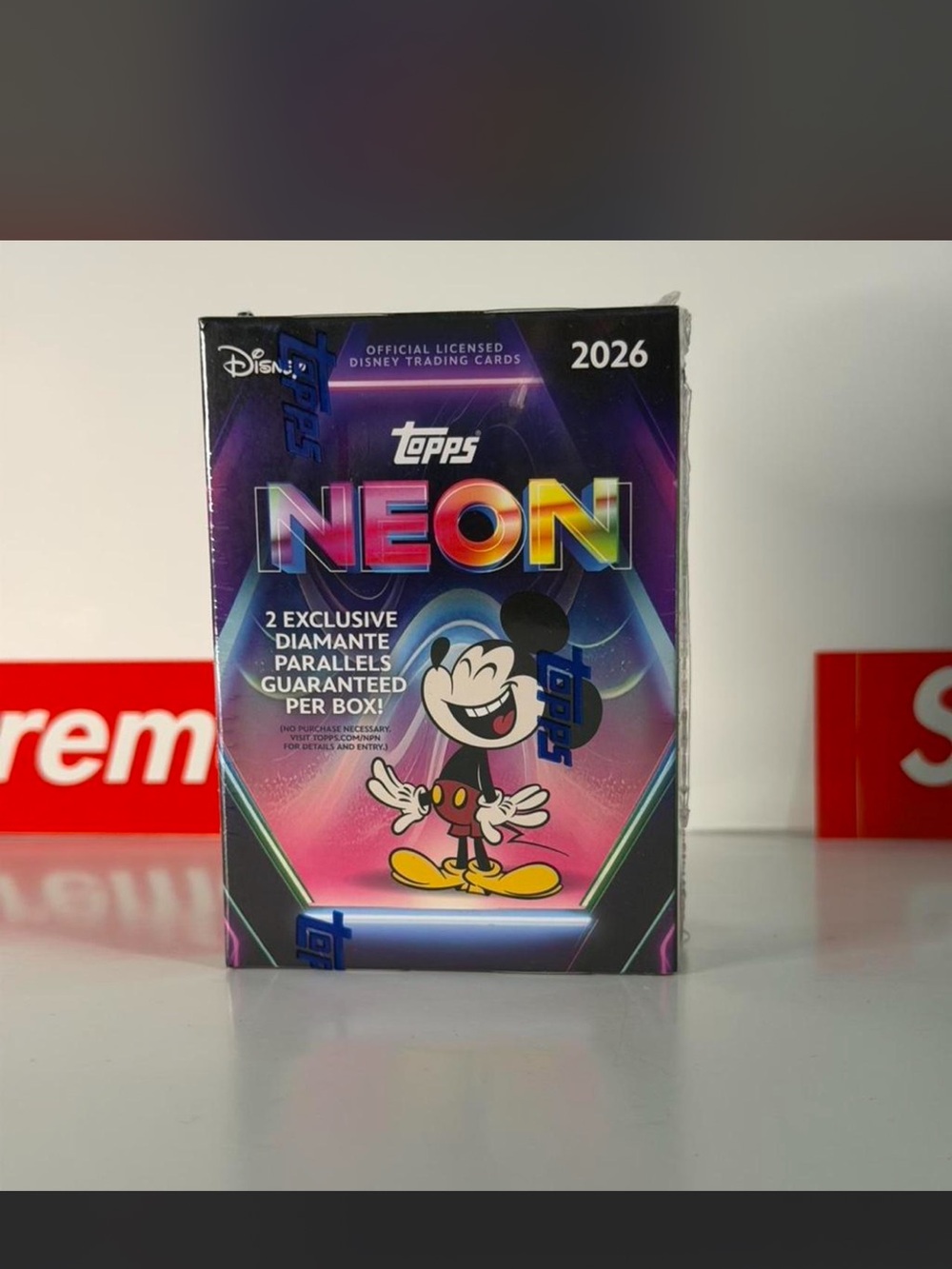 Disney Topps NEON Trading Cards Box - Multicolor